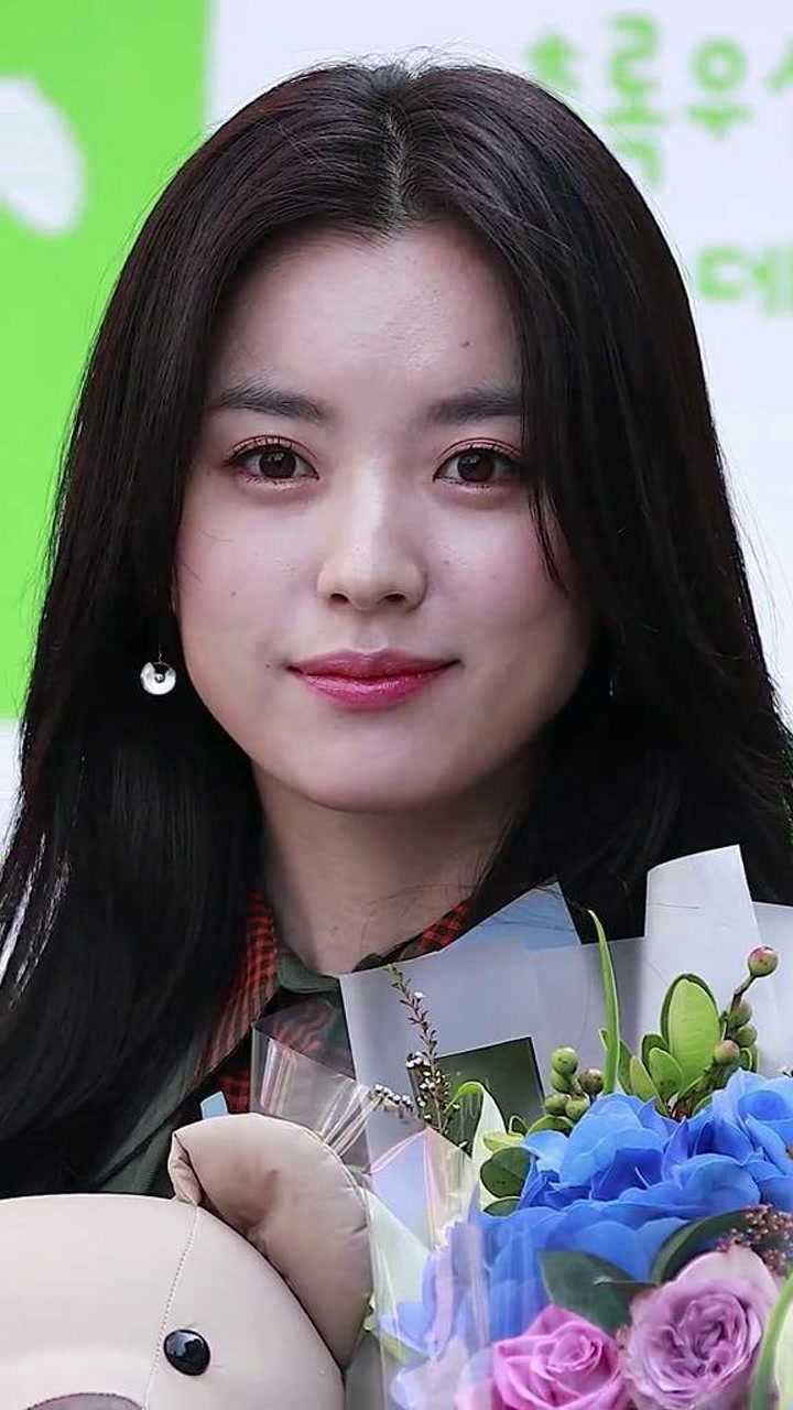 韩孝周这套裙造型太美了欧尼皮肤好好呀