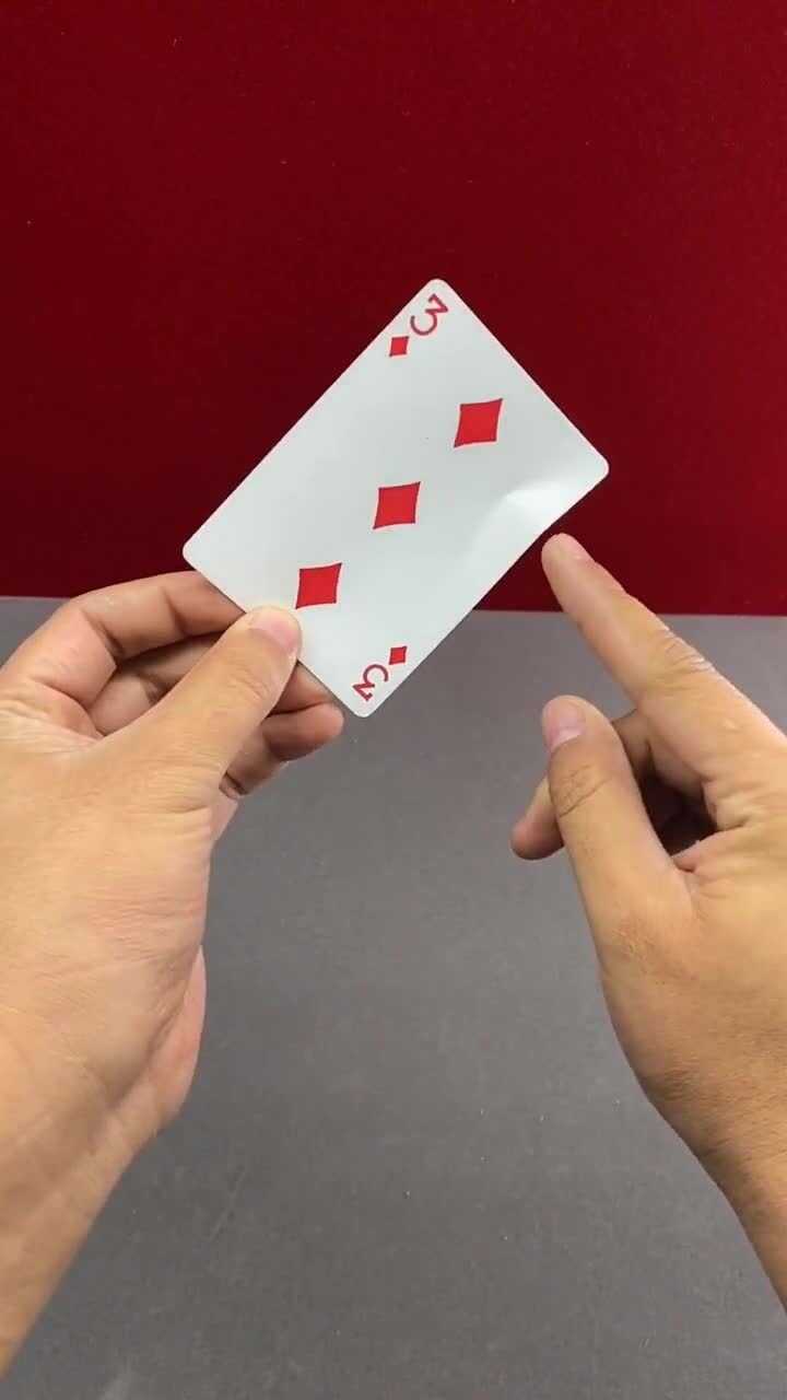 赌圣周星驰的拿手绝技单手回旋飞牌你学会了吗