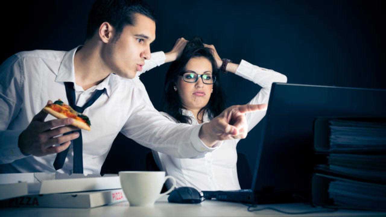 美国人加班到底有多难?看看他们工作时候的状态就知道