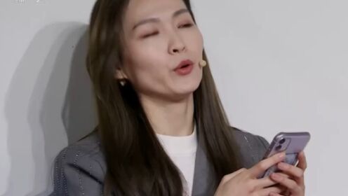王雪东被女友整蛊，在地铁上表演变形金刚，路人反应太真实了_高清1080P在线观看平台_腾讯视频