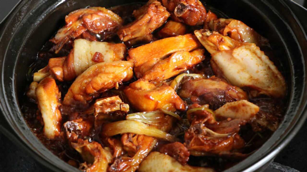 砂锅焖鸡简单又好吃的做法,肉质滑嫩,比黄焖鸡还好吃