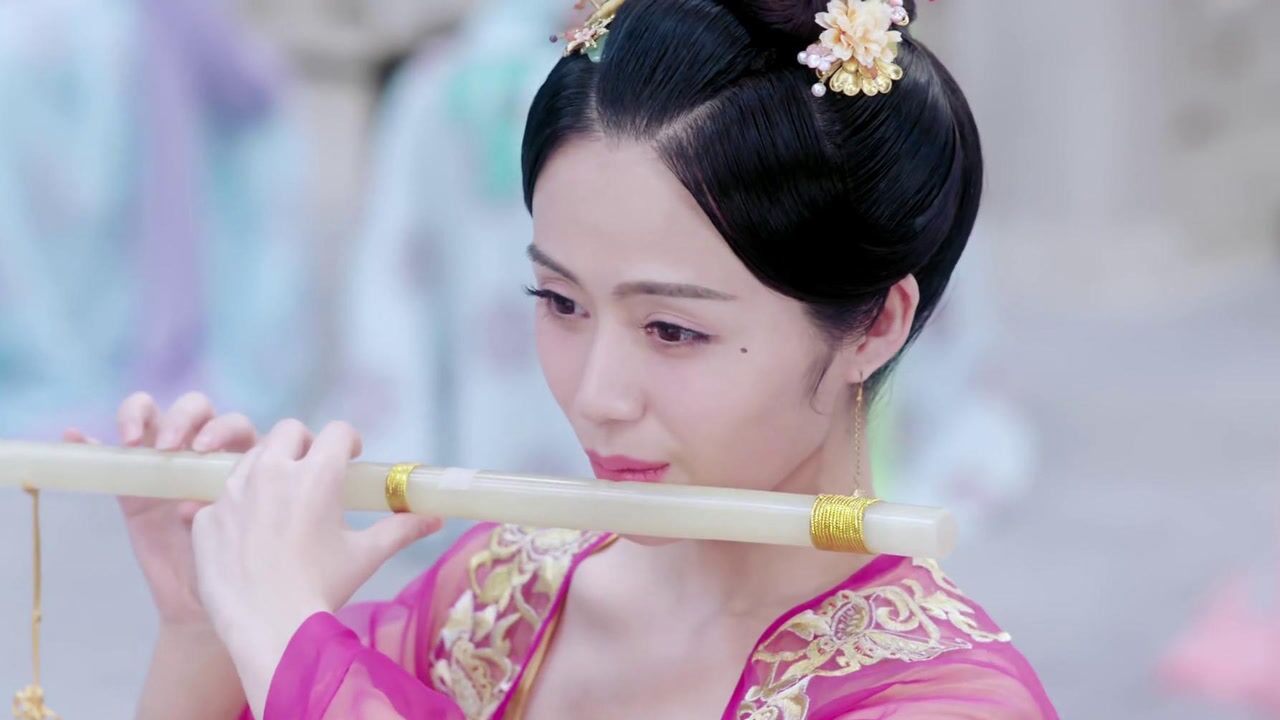 大唐荣耀殿选的时候崔彩屏吹的曲子是皇上谱的