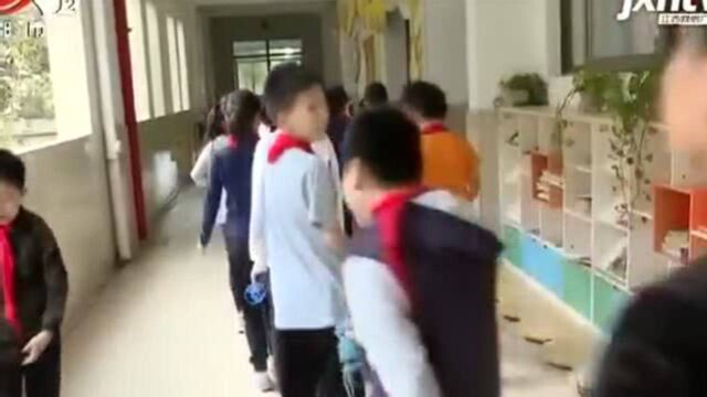 浙江宁波:小学生发明门阻 准备申请专利