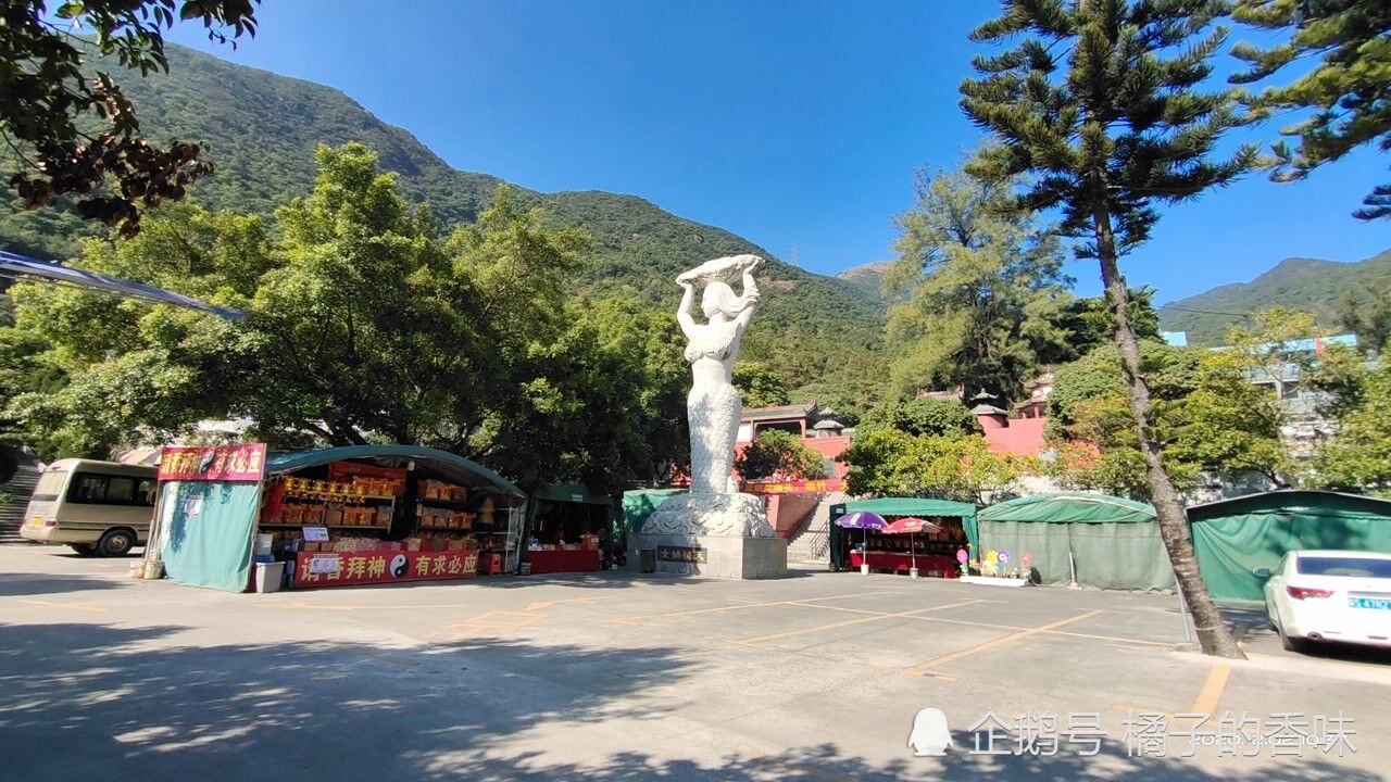 白云嶂山脚下的盘古庙中的女娲补天雕像