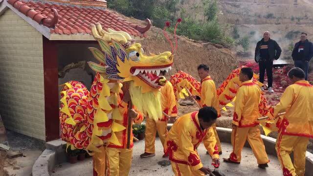 河源客家的传统舞龙醒狮闹山头,有钱人家的标配,看完值得反思