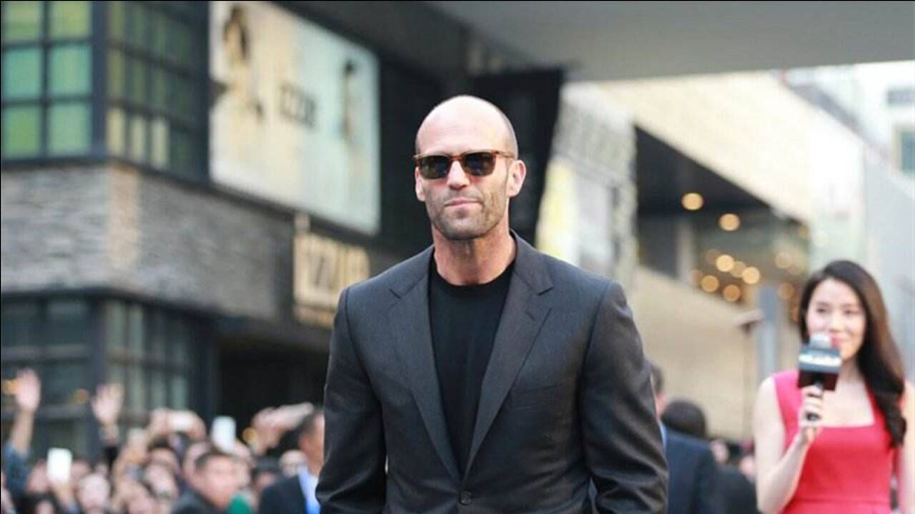 杰森斯坦森化身西装暴徒,街头飙车_腾讯视频