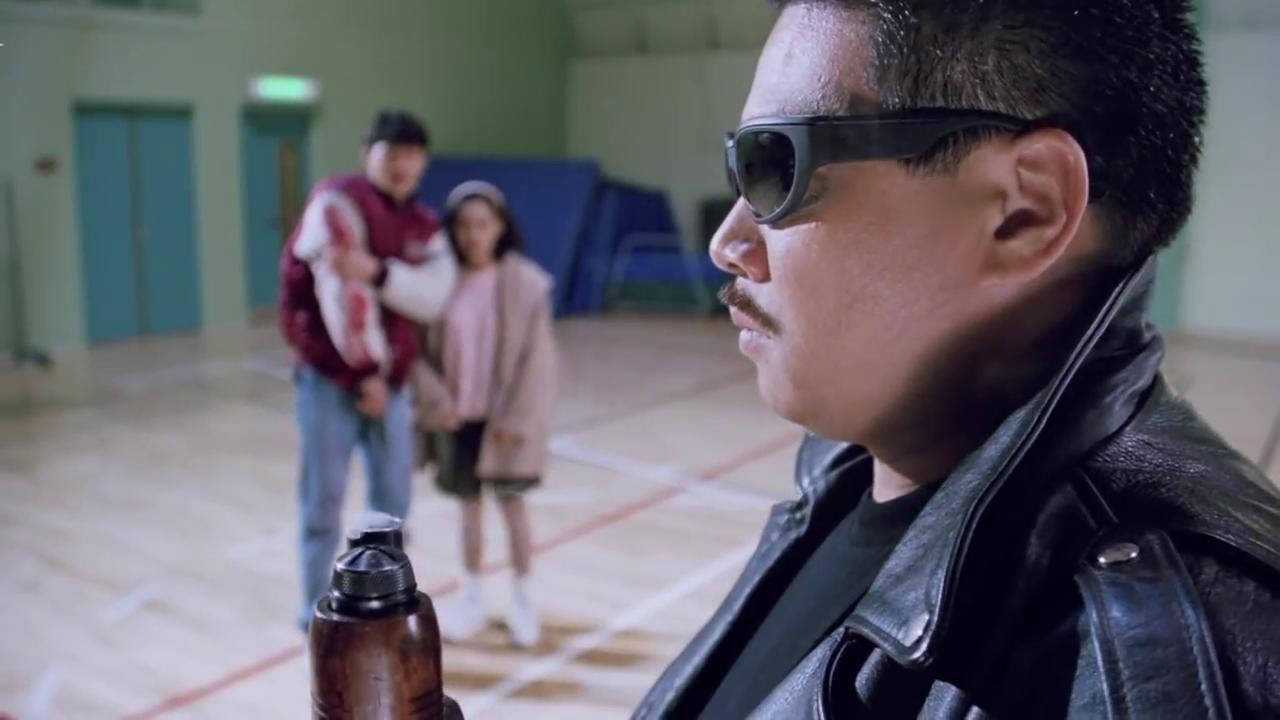 逃学威龙2:达叔皮裤带枪,反杀恐怖分子,帅炸了