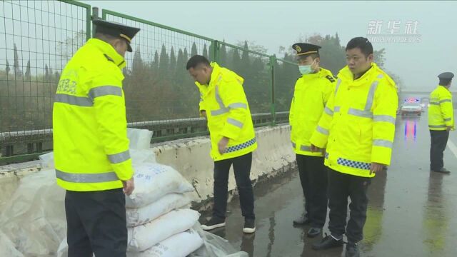 入冬寒潮来袭 湖南永州高速全力应对低温雨雪天气