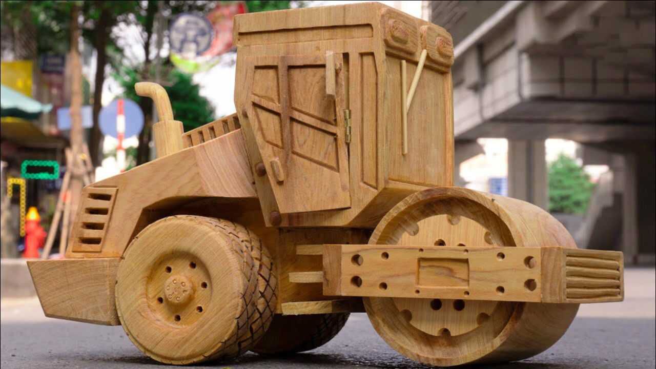 高手在民间小伙用木头雕刻出一辆压路机真是厉害