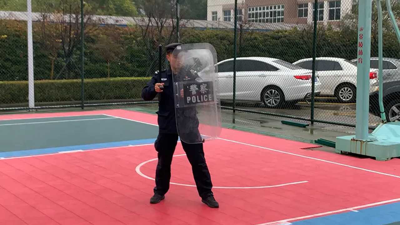 警棍盾牌操
