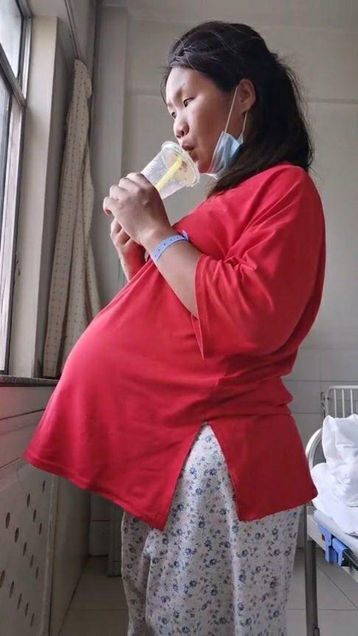怀孕真不容易,挺着个大肚子