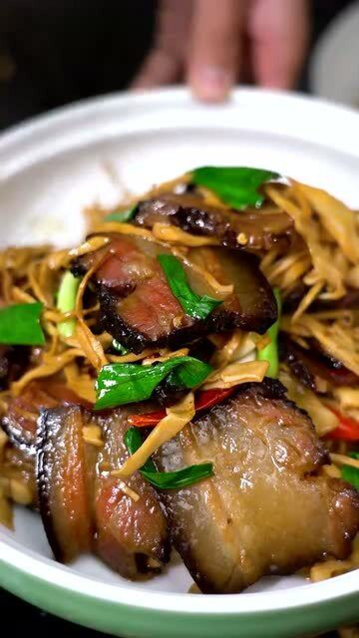 一道朴实无华的家常菜,烟笋炒腊肉有你的回忆吗?
