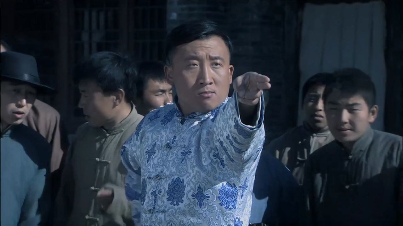 地主家的傻儿子霸气外露,这身手可不一般,居然会葵花点穴手