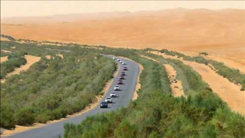中国能在死亡沙漠，修出的绿色之路，塔里木沙漠公路为何叫奇迹