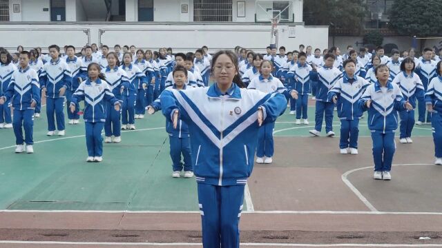 长沙田家炳中学课间跳起“笑起来真好看”