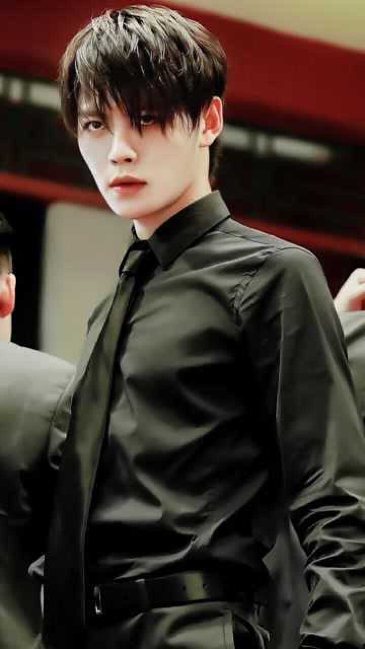 盗墓笔记之终极笔记所谓的精瘦是不是这样这样的小哥给我来一打