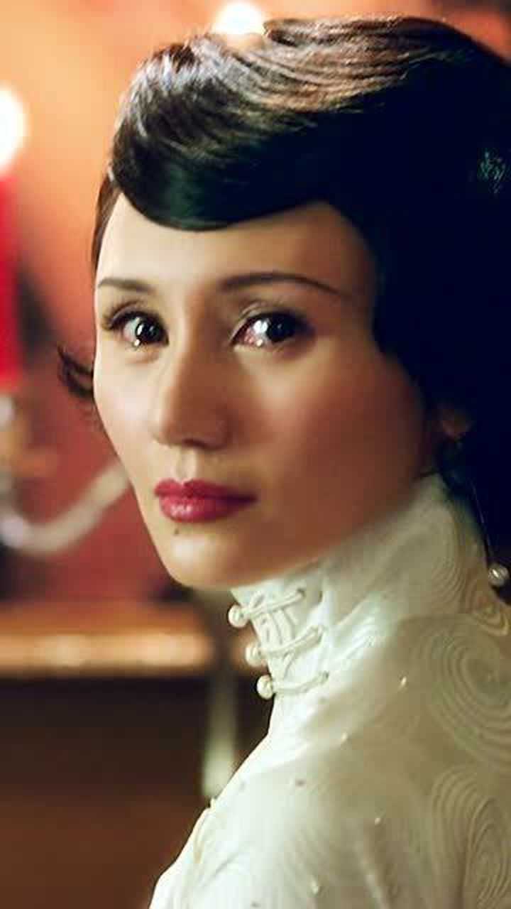 袁泉诠释了什么叫美人在骨不在皮,这个回眸能看到眼里的星河吗?