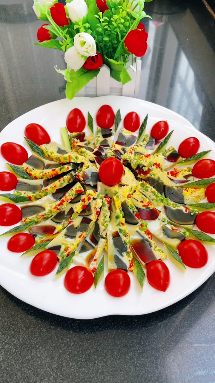 五彩松花蛋摆盘