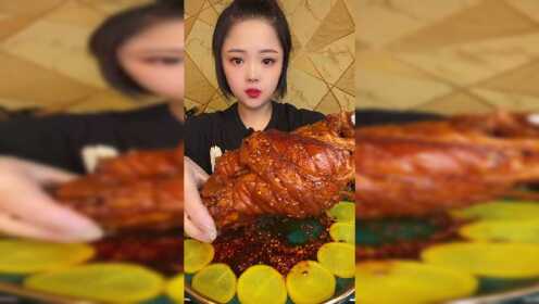美食吃播:香辣大肘子