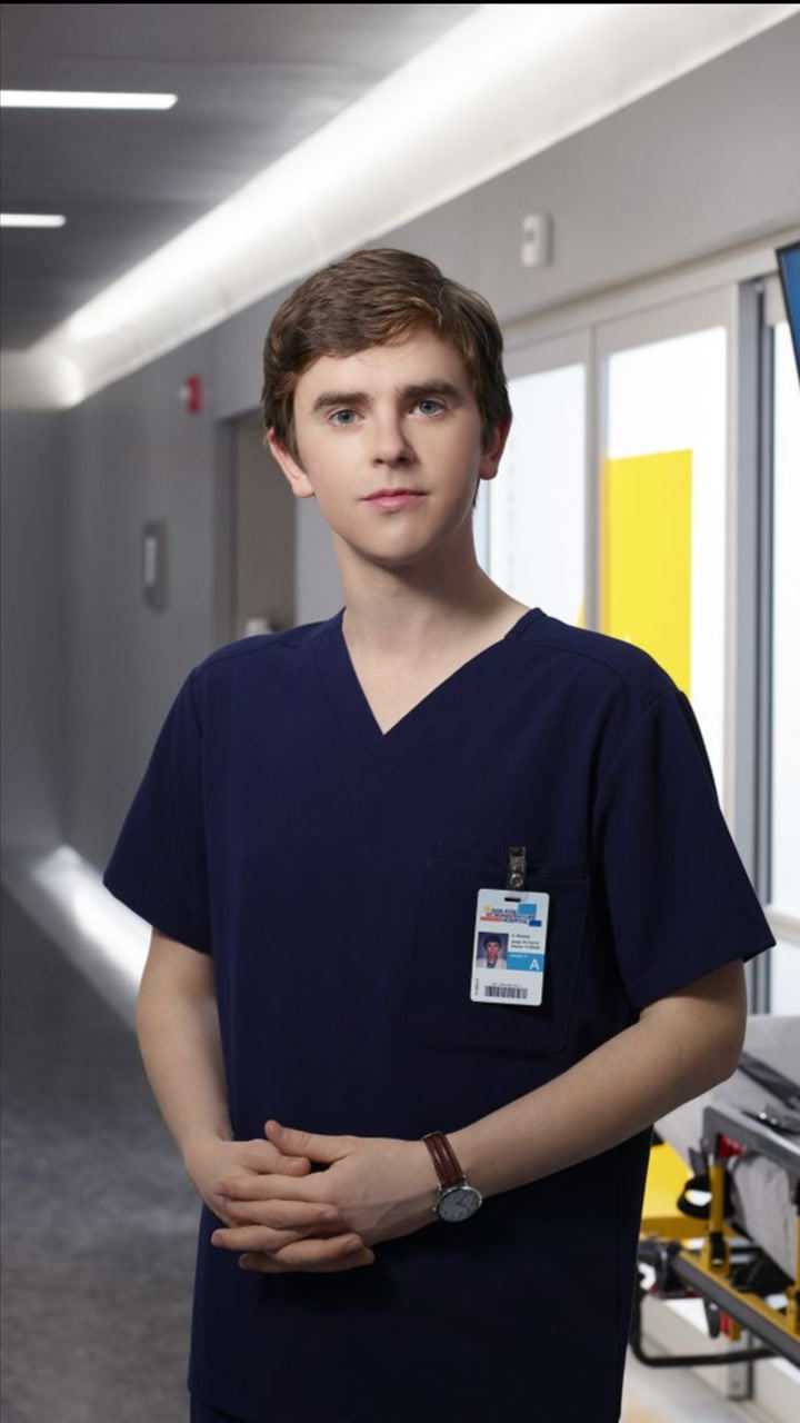 92分良医肖恩救了小女孩赢得领导赏识但没想到领导却只是利用他