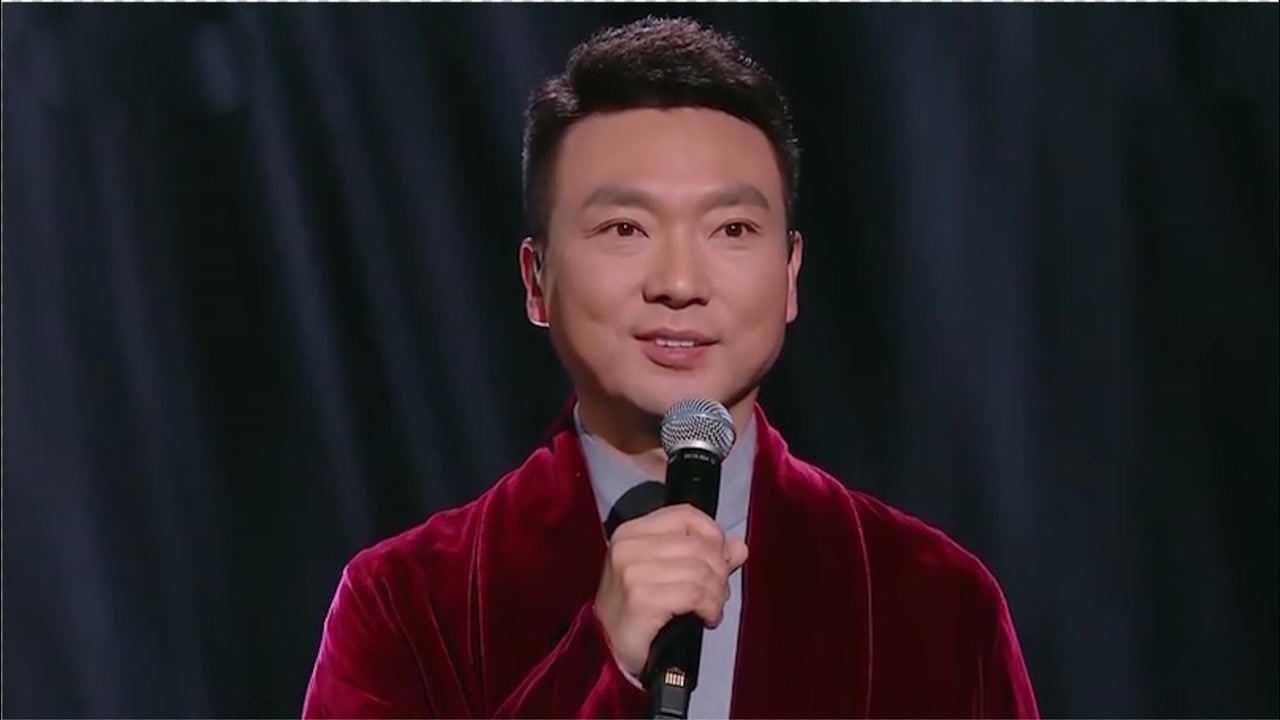 康辉唱功太绝了现场和原唱演唱涛声依旧开口完全不分上下