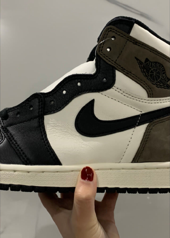 aj黑摩卡真假对比