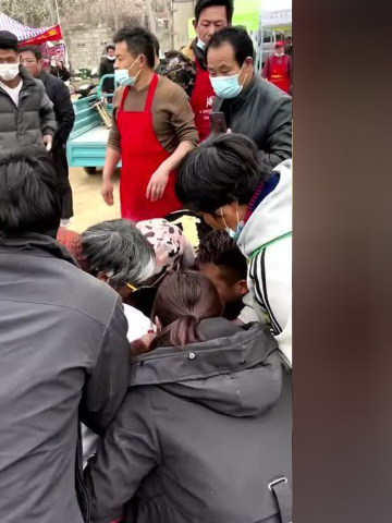 拉面哥妻子晕倒