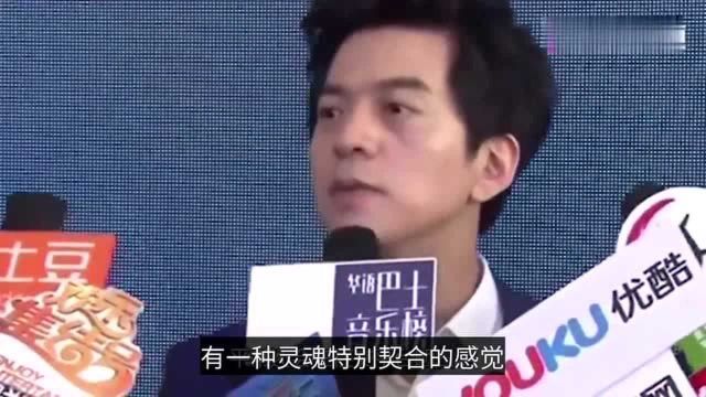 46岁李健与妻子度假,学霸妻子身材变圆润,结婚多年坚持丁克