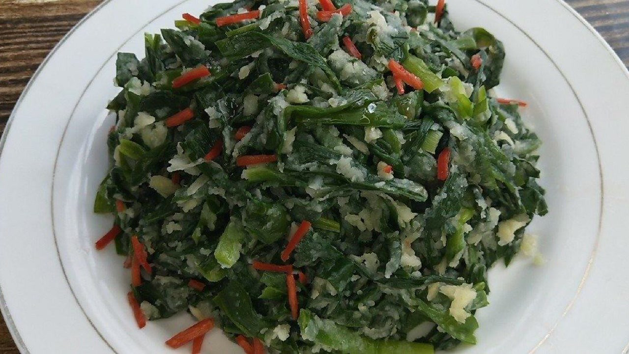 韭菜吃不完别再扔了,大厨教你做农家"蒸韭菜",做法简单超好吃