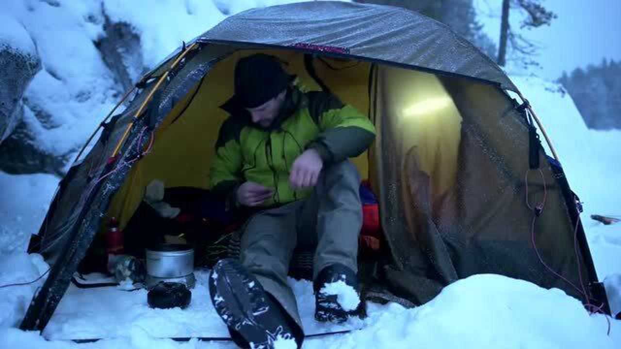 野外生存:赶在大雪封山前离开,否则被困深山中,后果不堪设想!