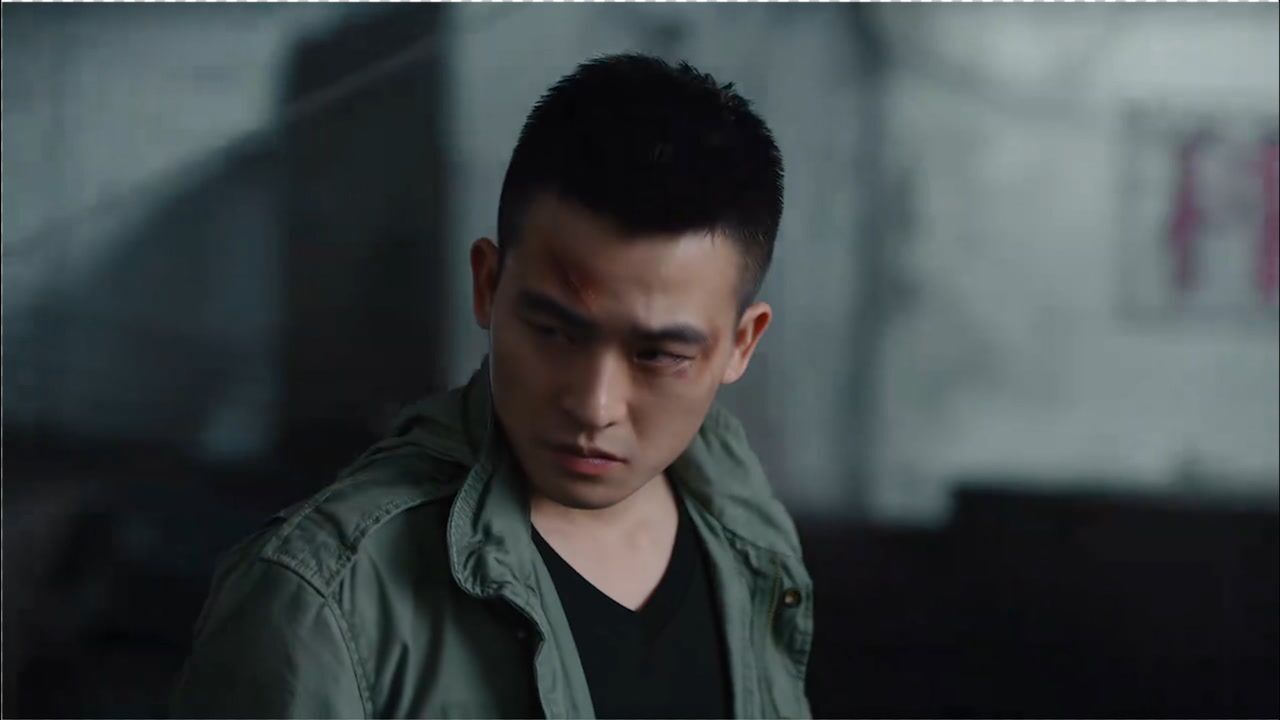 《黑白禁区》第12集02:淦天雷被劫持,熊国良及时赶到解救,没想到两人