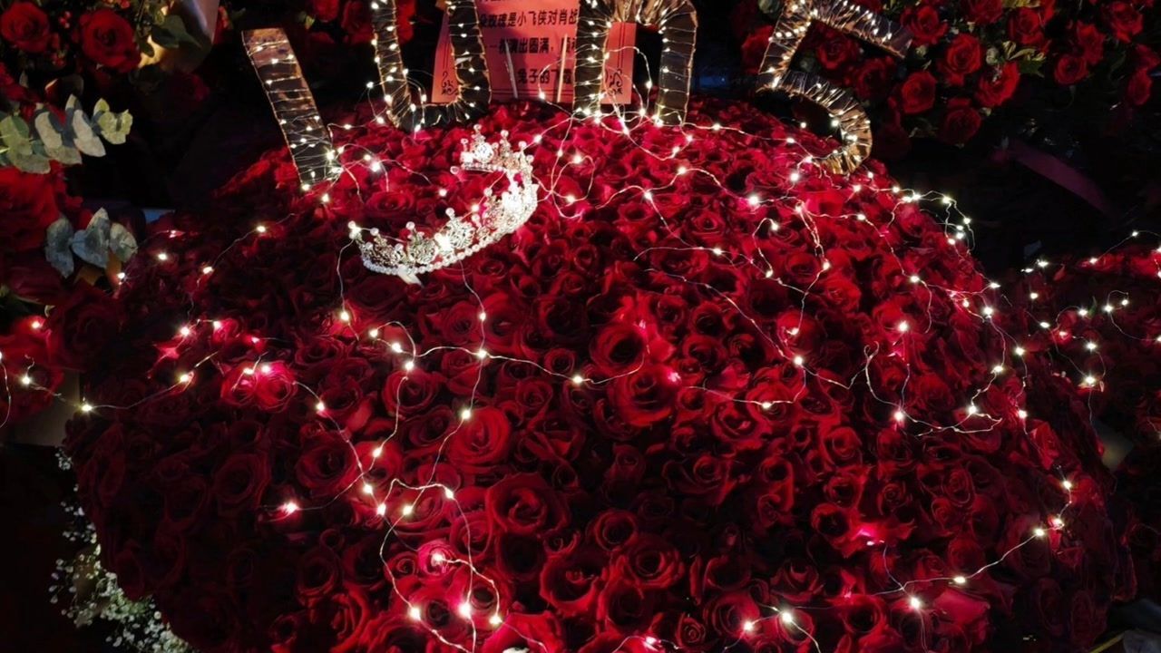 肖战肖战治愈系男神肖战玉骨遥肖战时影白天粉丝买空一座城的玫瑰花