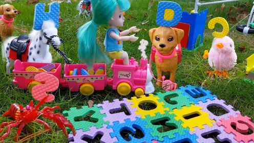 公园小火车运来很多垫子，小芭比和小动物一起寻找字母ABC玩游戏