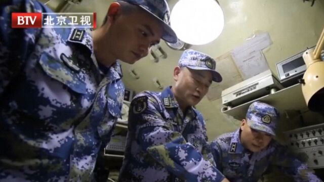 372潜艇遇险受损严重,王红理思虑再三,还是决定继续执行任务