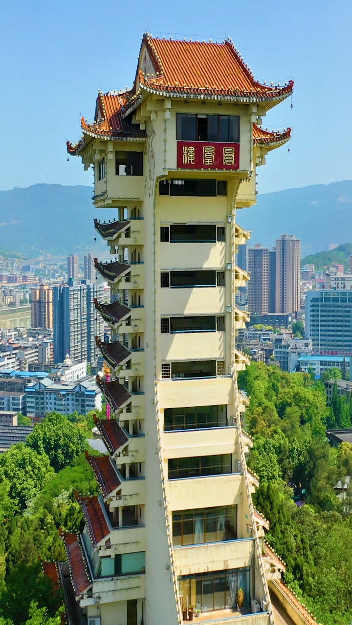 广元凤凰楼,被誉为川北第一楼,高42米,共13层.