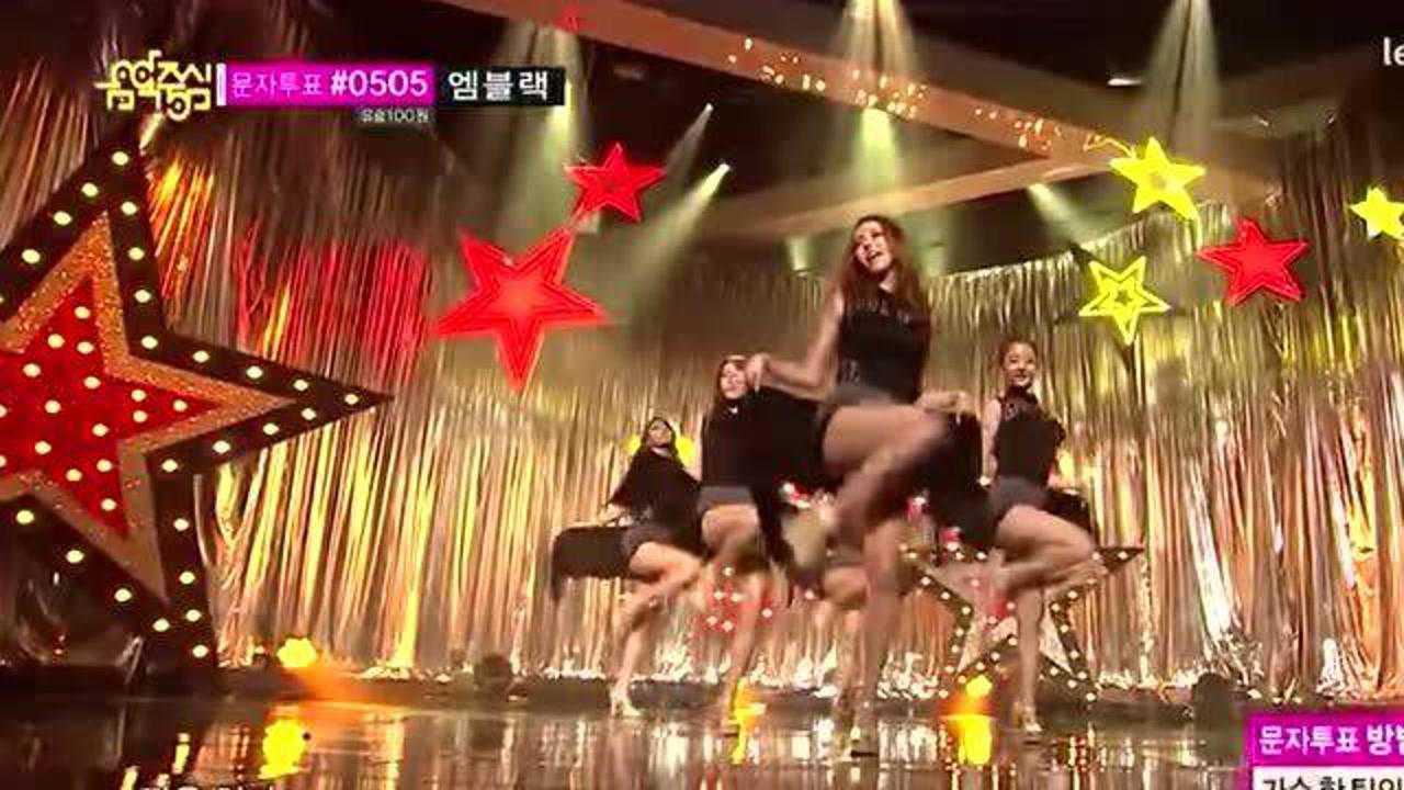 在舞台上脱裙子！这个女团好大胆！【韩国女团】看看我的腿一键换裙，舞蹈混剪_腾讯视频