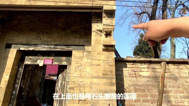 山东农村清朝“举人”的古宅院,墙上两块拴马石,马厩单独一个院