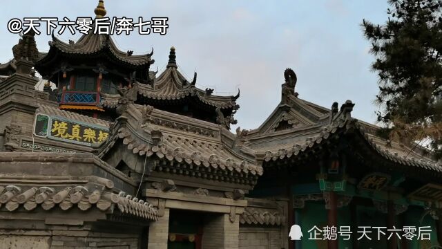 街拍,奔七哥呈给你一个真实、现场感十足的内蒙古首府呼和浩特市