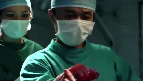 超体-11，美女清醒着医生为她做手术，徒手从体内取出毒药！