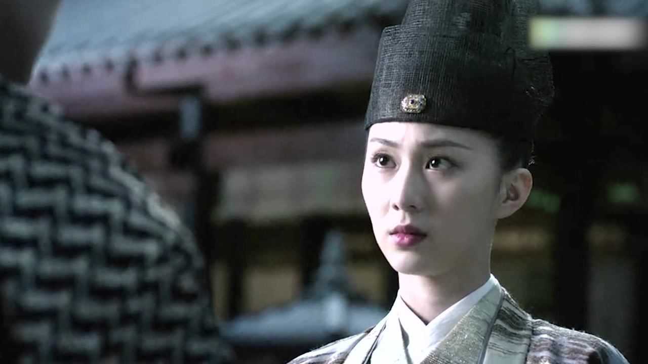 醉玲珑33集-2:凤鸾飞带着太子私奔,皇上知道后勃然