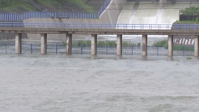 受雨情影响 北京怀柔水库今起泄洪