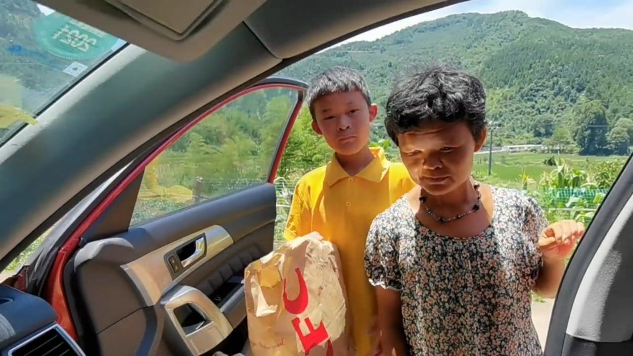 迟来的肯德基把小马云两兄弟高兴坏了,娄哥答应了的