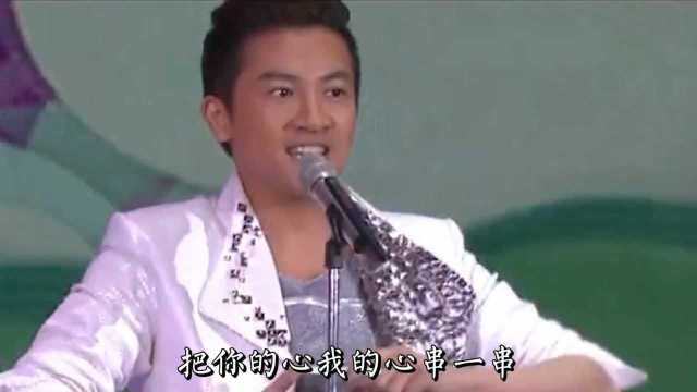 小虎队演唱经典歌曲《爱》曾经响遍校园的一首歌,致回不去的青春记忆!