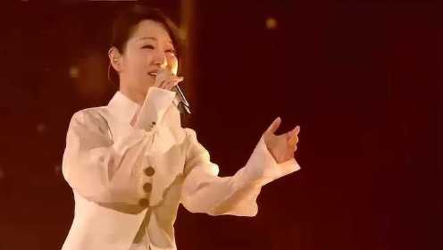 杨钰莹刘涛同台，翻唱那英王菲《岁月》，这容颜似姐妹!