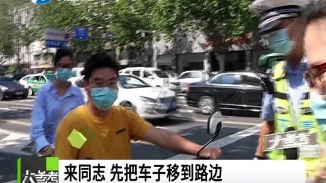 河南郑州:一盔一带安全常在!骑车不戴头盔,交警开查了