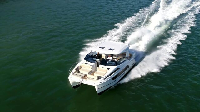 美国aquila 36 双体动力游艇