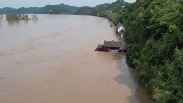 嘉陵江特大洪峰过境四川蓬安,当地紧急转移群众1310人