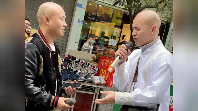 四川雨泽居然遇见路人也会唱自己的歌曲,这也是个唱歌的大神啊!#看点趣打卡计划