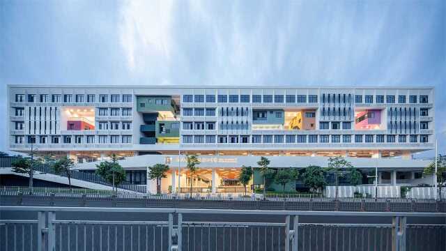 深圳市龙华区行知中学一个高容积率的能同时容纳校园与社区生活的事件