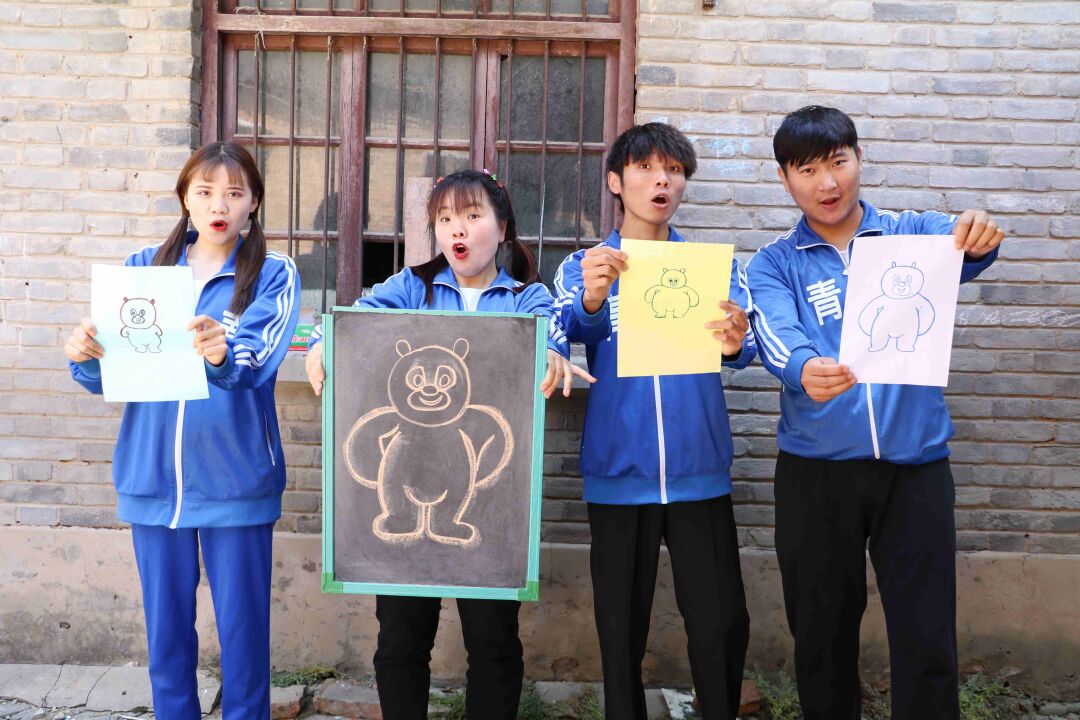 圆圆老师教大家画熊二,没想铁蛋超常发挥画的太像了,真好玩